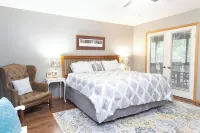 Secluded Retreat with Great Outdoor Spaces, Tree-Top Views, Hot Tub