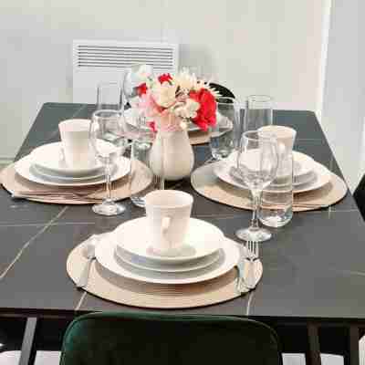 Stylish Apartment 1 Bed Sleeps 2 Parking Dining/Meeting Rooms