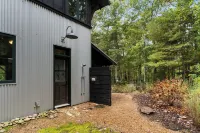 Private Modern Cabin with Hot Tub, Cozy Heated Floors and Outdoor Fireplace.