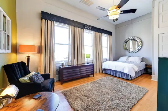 Historic Decatur Apt w/ City Square Views