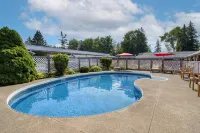 Dannys Hotel Suites, SureStay Collection by Best Western - Pool