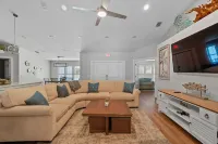 Tropical Paradise, just a short walk to the beach