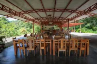 Esquipulas Rainforest Hotels in Naranjito