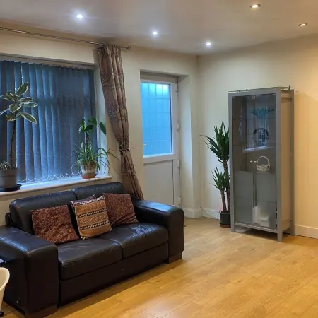 House - Sleeps 2 - Patio - Parking