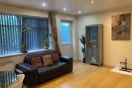 House - Sleeps 2 - Patio - Parking Отели в г. Хай-Уиком