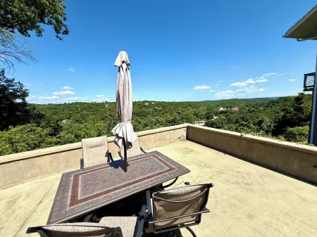 "AMAZING RETREAT" Minutes to Downtown Hollister, Branson and Thunder Ridge