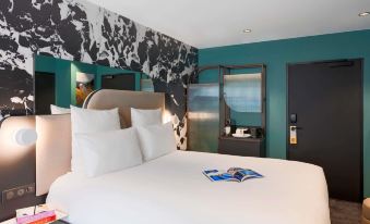 Tribe Paris la Defense Esplanade