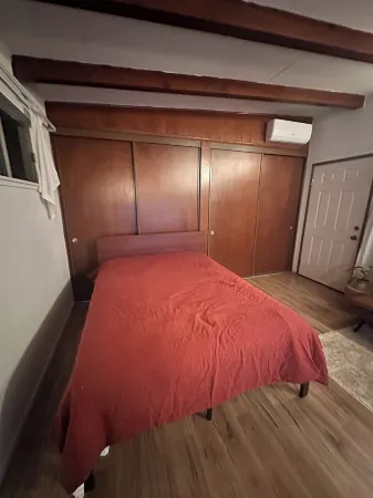 1950’s Mid-Century-Modern studio with AC and WiFi in lovely Merced