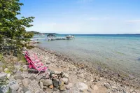 Modern Luxury Waterfront On Old Mission Peninsula Hotels in Peninsula Township