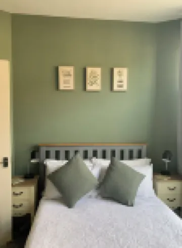 Charming 2 br apartment next to worthing station, close to town and seafront