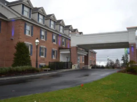 Holiday Inn Express & Suites MERRIMACK by IHG Hotels in Hillsborough County