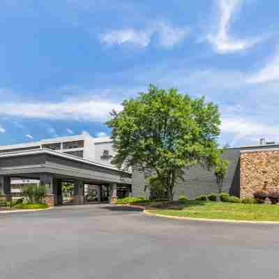 DoubleTree by Hilton Williamsburg Hotel Exterior