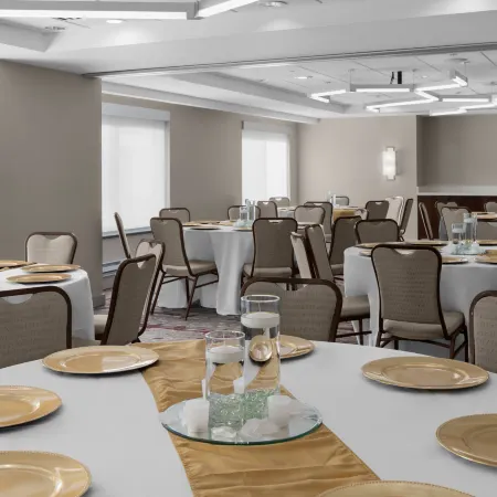 Hilton Garden Inn Bethesda Downtown Отели рядом с достопримечательностью «Станция метро Bethesda»