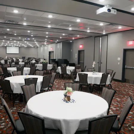 Holiday Inn & Suites SIOUX FALLS - AIRPORT by IHG