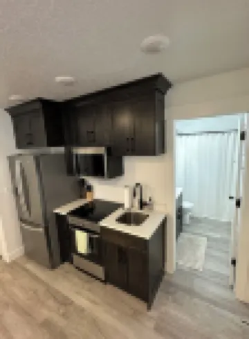 Modern 1 BR + Kitchen Comfort