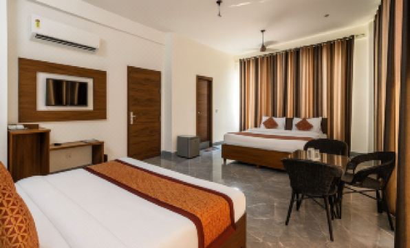 Hotel Yash Regency - Managed by JMD Group