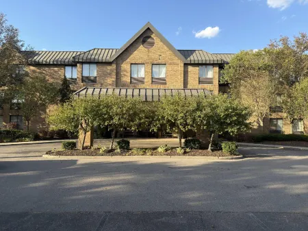 Wingate by Wyndham Utica