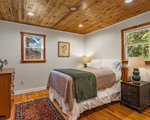 Farmhouse in private setting close to town Hotels in Saluda