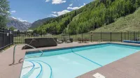 Etta Place Too 103 by AvantStay Close to Town the Slopes in Complex w Communal Pool Hot Tub
