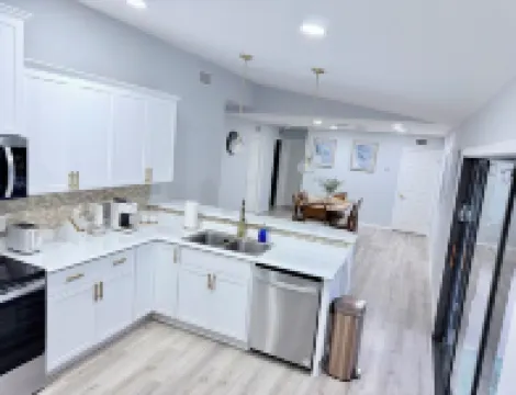 Family Home with Heated Pool in a Quiet Area