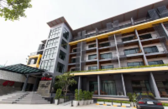 Samkwan Village Hotels near Burapha University