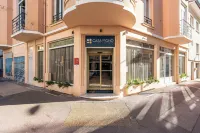 Hôtel Rénové Casa Moho - Juan-Les-Pins Hotels near La Reserve