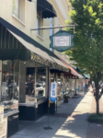 Stay downtown within walking distance of restaurants, shopping, and breweries!