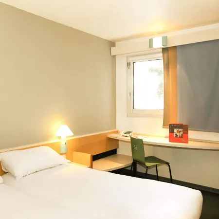 Ibis Orange Centre Échangeur A7 A9