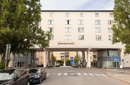 Home Hotel Tapto Hotels near Ropsten