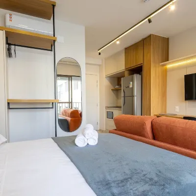 Studios in Building With Gym in Brooklin - SP Emnrs Hotels near EZ Towers