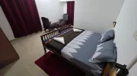 Sky's Surf Hostel - Hostels
