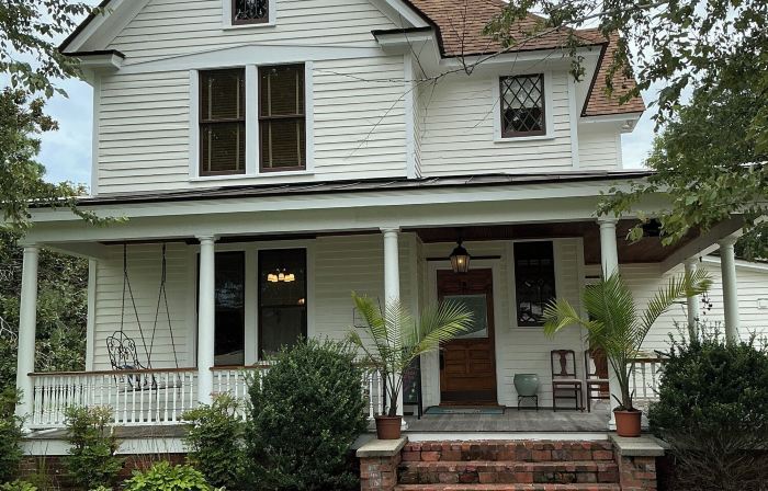 Magnolia House Bed & Breakfast