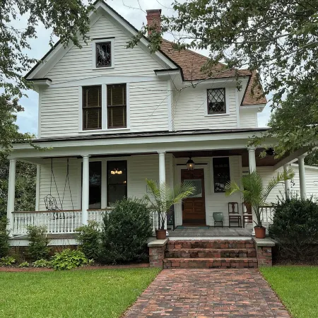 Magnolia House Bed & Breakfast