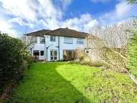 Love and Peace, Petts Wood Hotels in Orpington