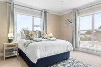 Warwick Coastal Harmony - Beach