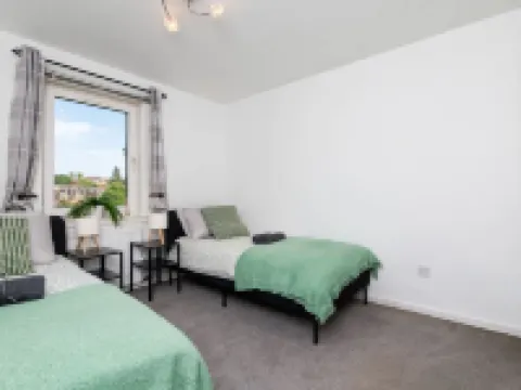 2 Bedroom Flat - Free Parking- by Holiday Homes クライドバンクのホテル