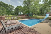 Lakefront Retreat | Hot Tub, Pool & Boat Dock - Swimmingpools