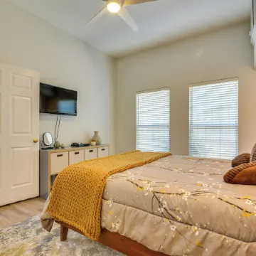 Luxe Pasadena Casita w/ Fireplace & Grill