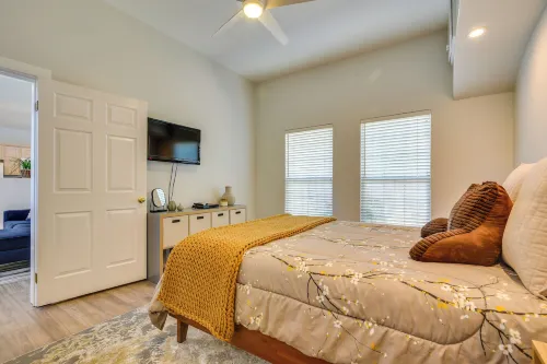 Luxe Pasadena Casita w/ Fireplace & Grill