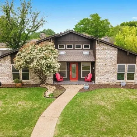 Paradise in Plano-4 bedroom home with pool, spa and jacuzzi suite.