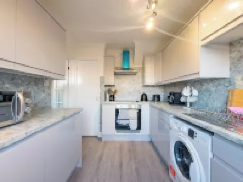 House - Sleeps 7 Private Garden & Parking فنادق في بازيلدون