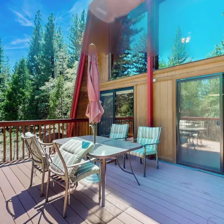 3BR Charming Cabin w/ Deck, Yard Games & View