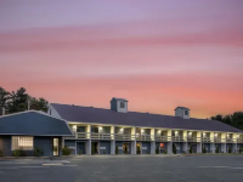 Yankee Clipper Inn, SureStay Collection by Best Western Hotels in North Conway