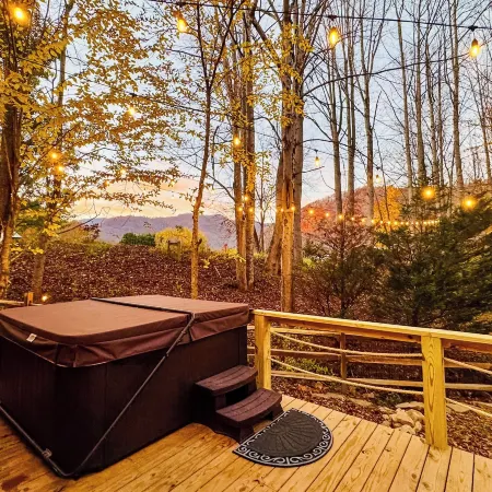 Hot Tub & Stone Fire Pit: Smoky Mountain Oasis!