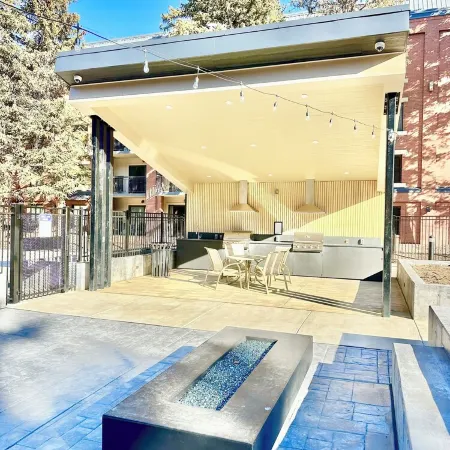 Best Location Main St Town Lift Sleeps 6-8 Heated Pool & Hot Tub Free Parking