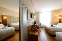 هوتل فينيس ميلانو Hotels near بورتا البندقية
