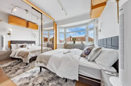 Spacious 3 bd Garden M25, Free Parking,Bluewater