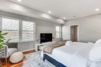 Luxe Newark Retreat w/ Rooftop Deck: Pets Welcome! - parking