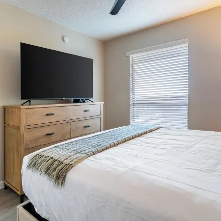 Landing Apartments Near AT&T Stadium & Six Flags