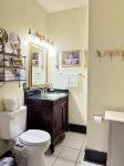 Blissful Bungalow on National Historic St in New Albany, 1 mile from Ohio River